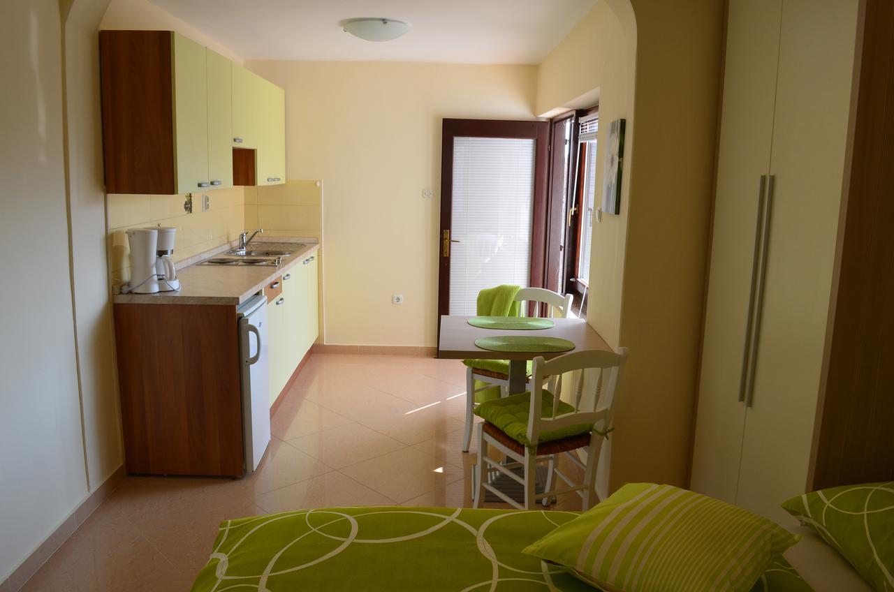 Apartments Mihalic I Baska  Exterior photo