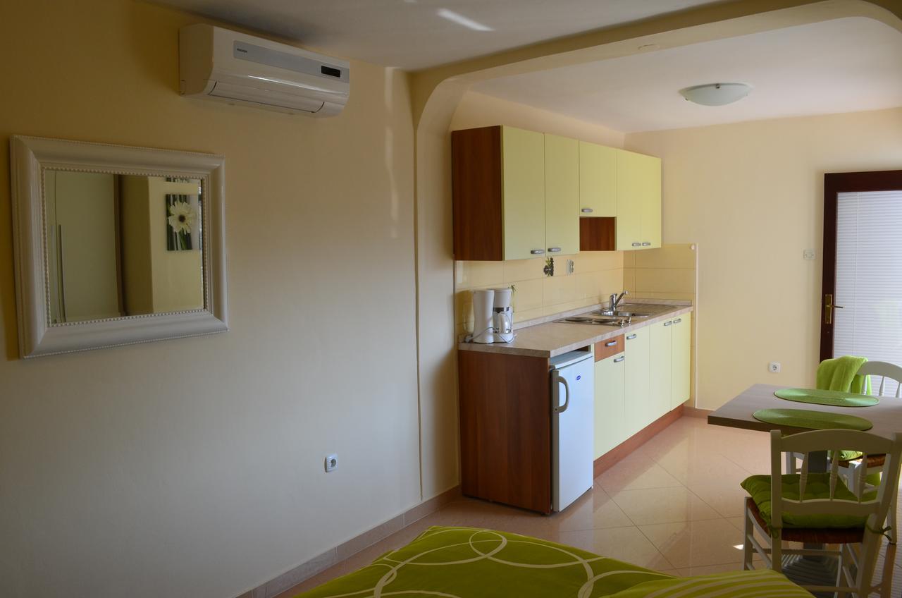 Apartments Mihalic I Baska  Exterior photo